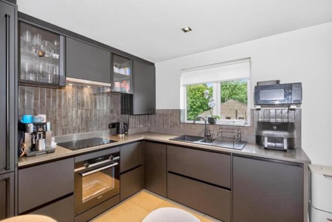 2 bed Flat for sale Image 4