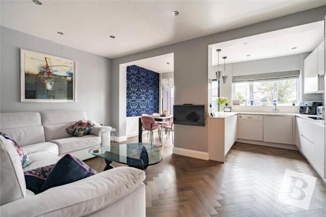 Kitchen / Living Roo