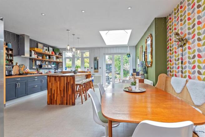 37WillowCres-24.jpg