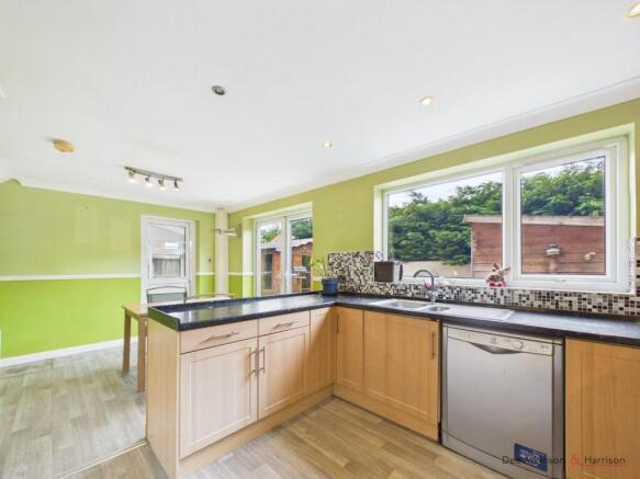 4 bed Semi-Detached for sale Image 6