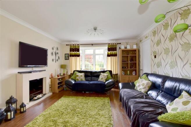 Lounge/ Dining Area