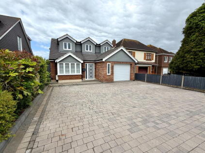 A Fantastic Family Home Boasting 2,282sq ft Of Space & A Wigmore Postcode!!