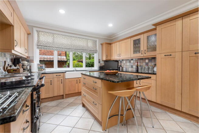 4 bed Detached for sale Image 12