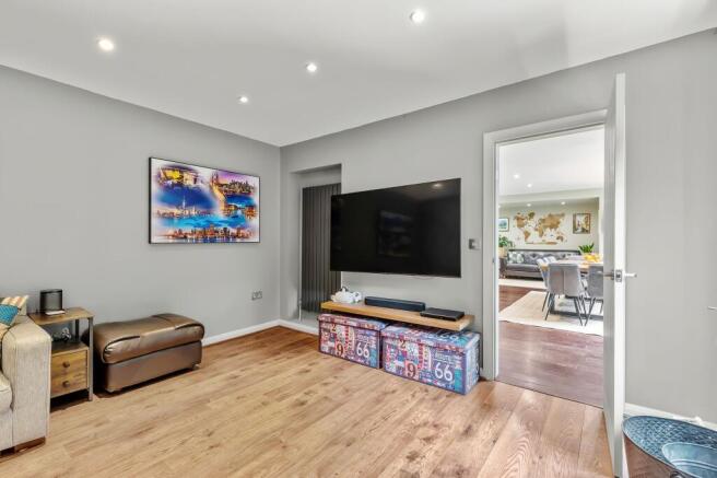 4 bed Detached for sale Image 12