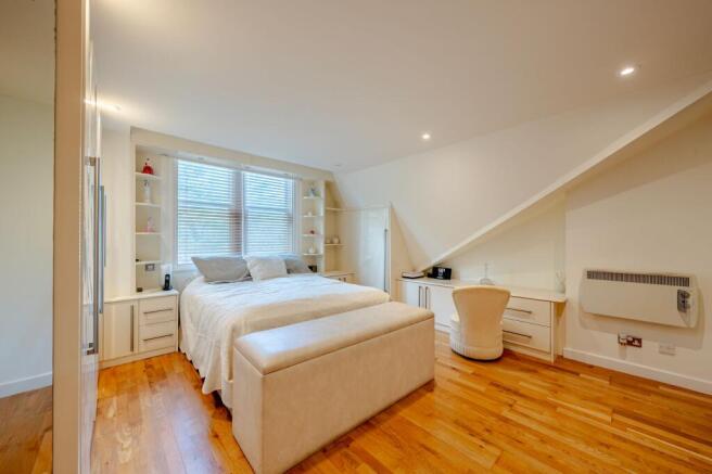 2 bed Flat for sale Image 4