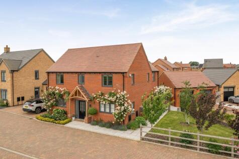 Haycock Gardens, Clifton, Shefford, SG17