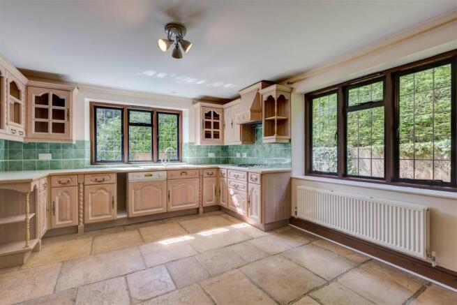 Kitchen 2.jpg