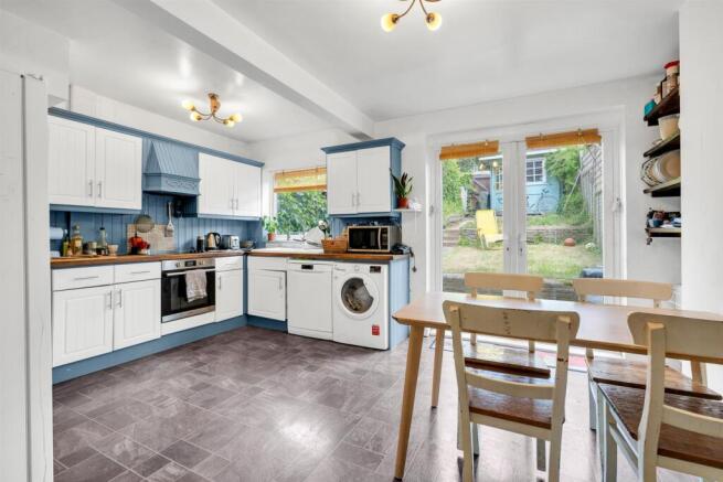 KITCHEN/DINING ROOM