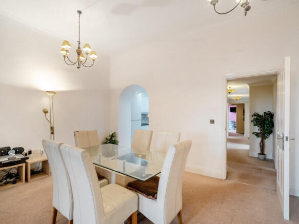 3 bed Apartment for sale Image 12