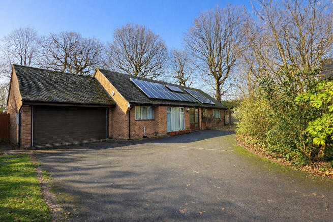 Sunny bungalow wi...