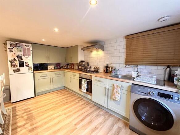 2 bed House for sale Image 8