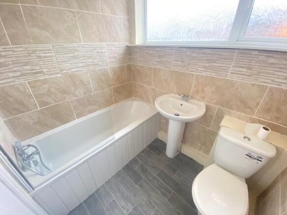 2 bed Terraced to rent Image 12
