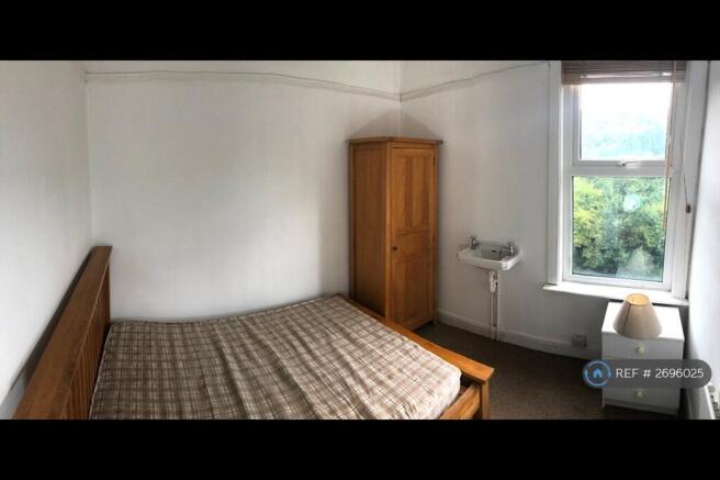4 bed Terraced to rent Image 7