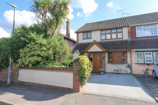 7 KINGLEY CLOSE OUTSIDE-2.jpg