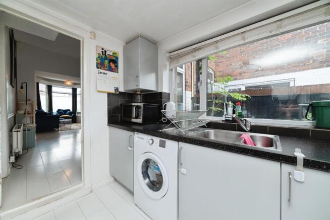 2 bed Terraced for sale Image 7