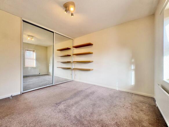 2 bed Flat to rent Image 5