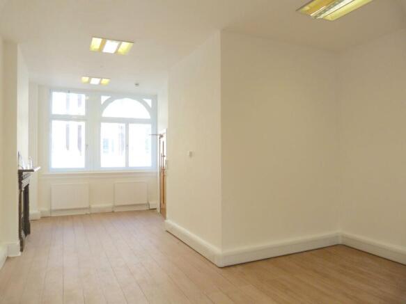 PrivateOfficeRoomforrent4750MargaretStreet1stWes