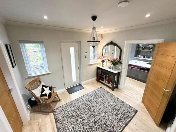4 bed Detached for sale Image 4