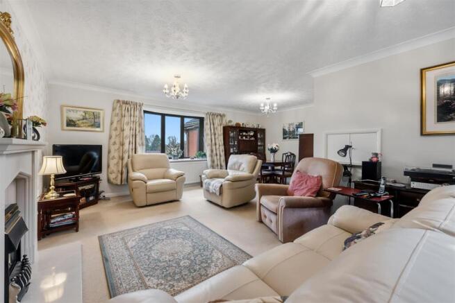 Lounge to front window and dining area.jpg