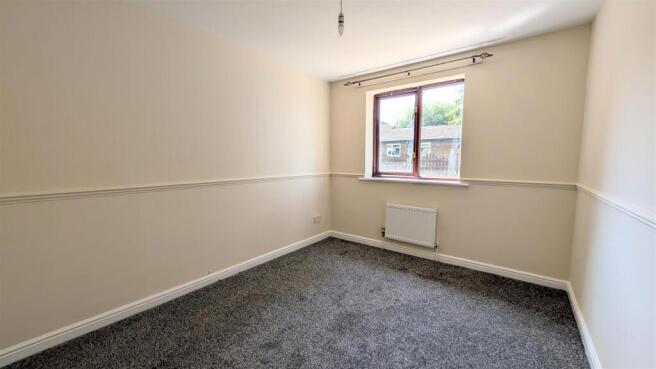 3 bed Semi-Detached to rent Image 7