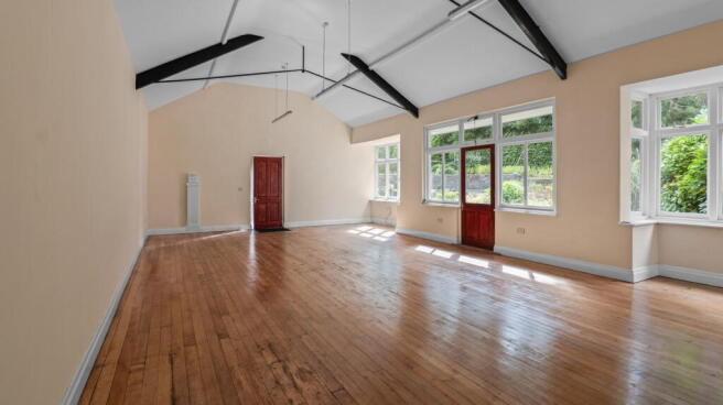 6 bed Detached for sale Image 6