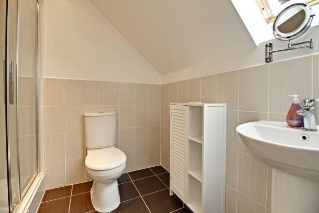 Ensuite to Bed 1