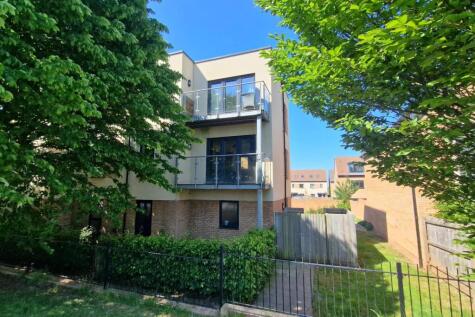 Modern first floor apartment in central Yatton