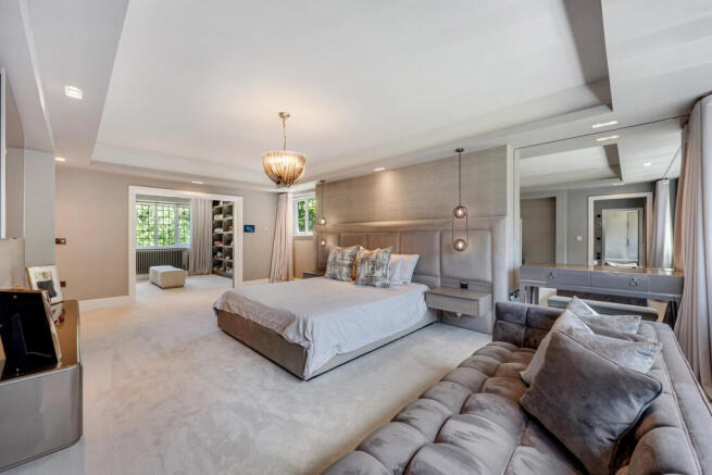 7 bed Detached for sale Image 11