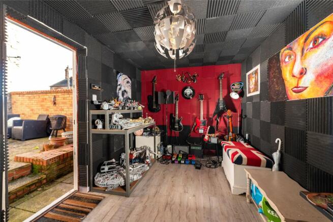 Studio/Garage