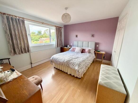4 bed Semi-Detached for sale Image 12