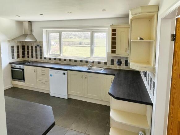 67868394-Kitchen 20b.JPG