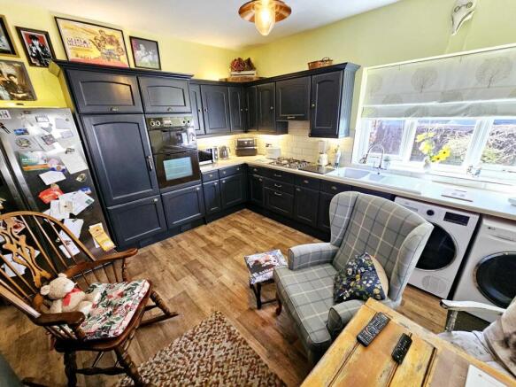 4 bed Semi-Detached for sale Image 5