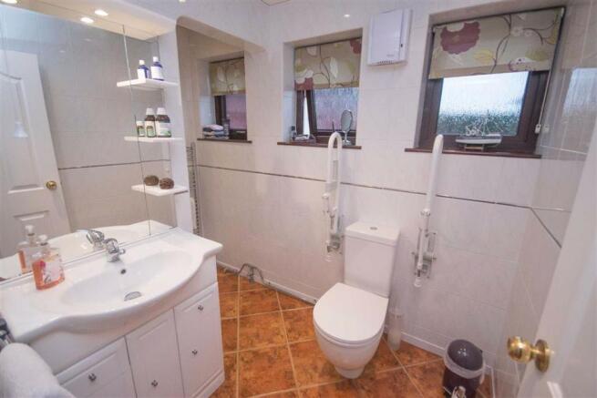 SHOWER ROOM