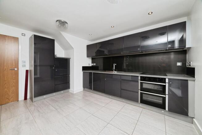 4 bed Semi-Detached for sale Image 5