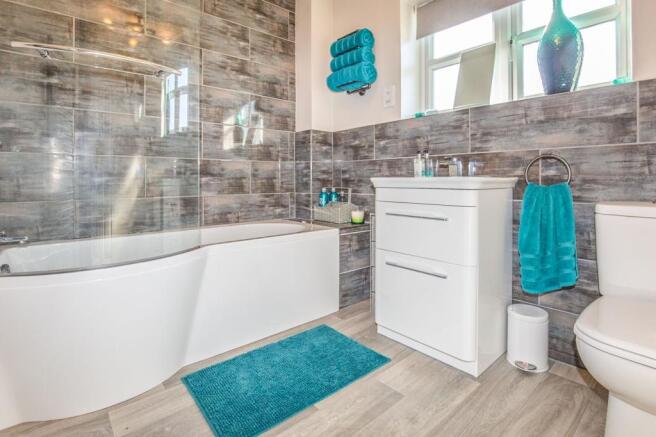 Luxurious Bathroom/ Wc 