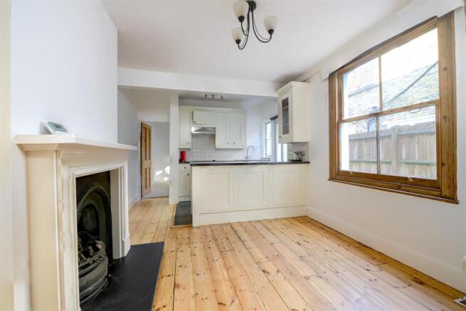 Gff 22 Salvin Rd Din 1.jpg