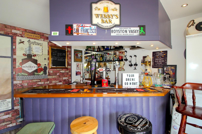 Games Room & Bar