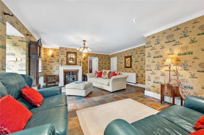5 bed Detached for sale Image 11