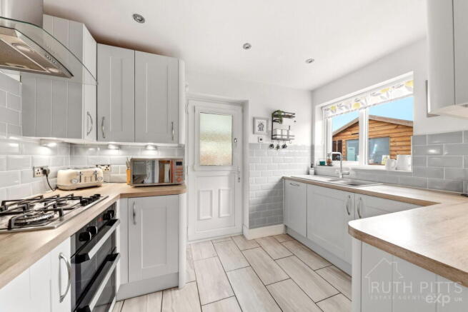 3 bed Semi-Detached Bungalow for sale Image 8