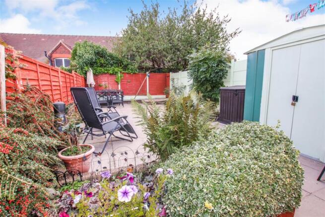 ENCLOSED REAR GARDEN