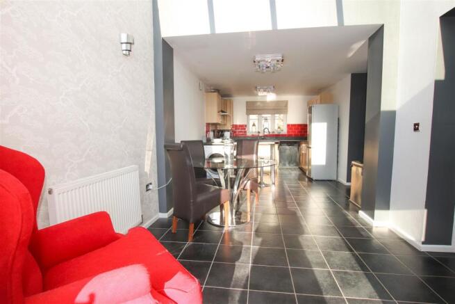 FITTED KITCHEN / DINING ROOM