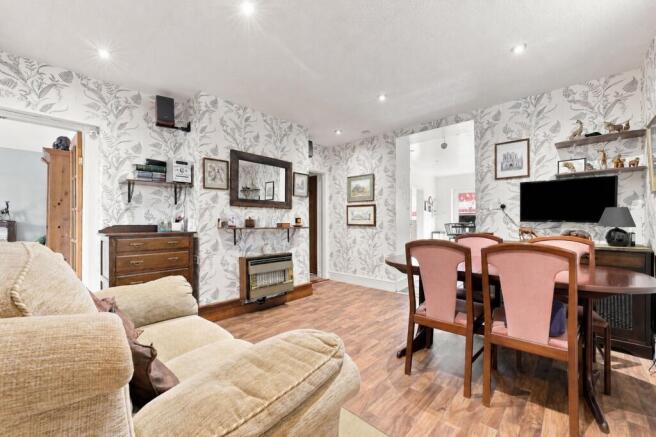 5 bed Semi-Detached for sale Image 9