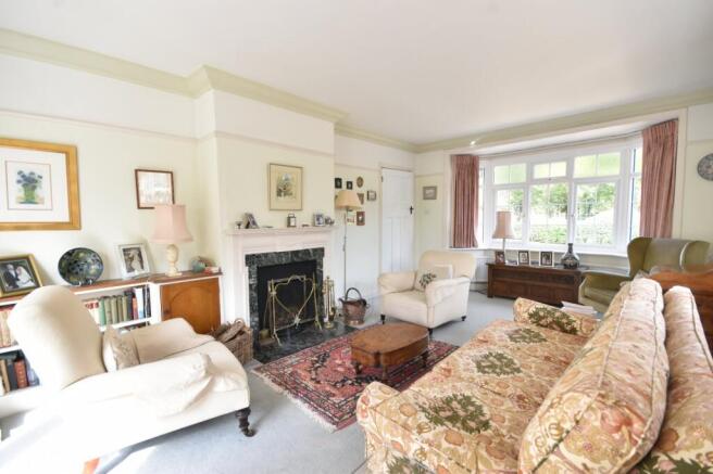 Limes Avenue, Horley, Surrey, RH6 photo 4