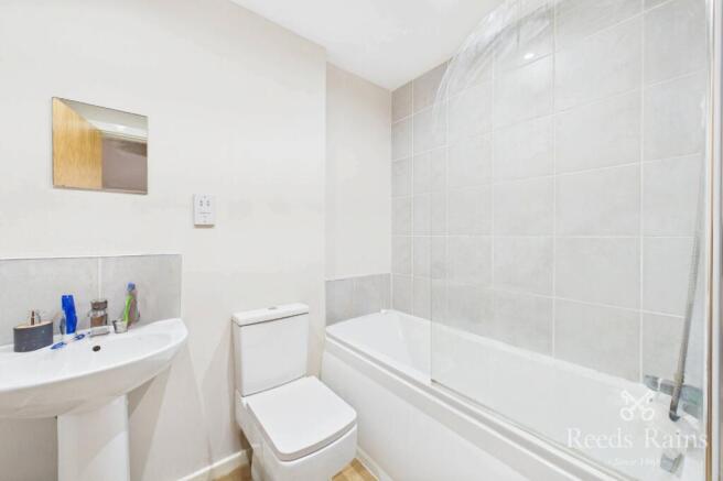 1 bed Apartment to rent Image 5