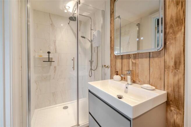 4 bed House for sale Image 12