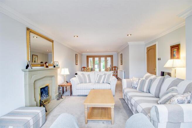 5 bed Detached for sale Image 5