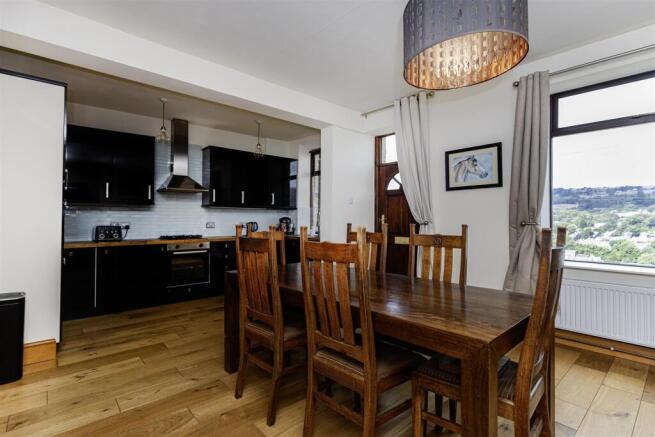 4 bed Terraced for sale Image 9