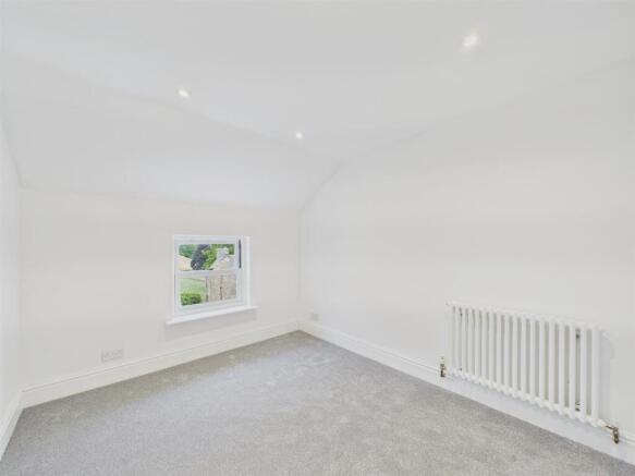 4 bed Detached for sale Image 10