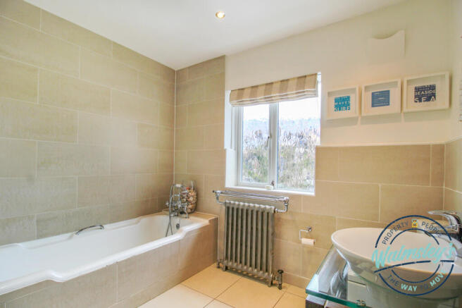 Family four piece bathroom