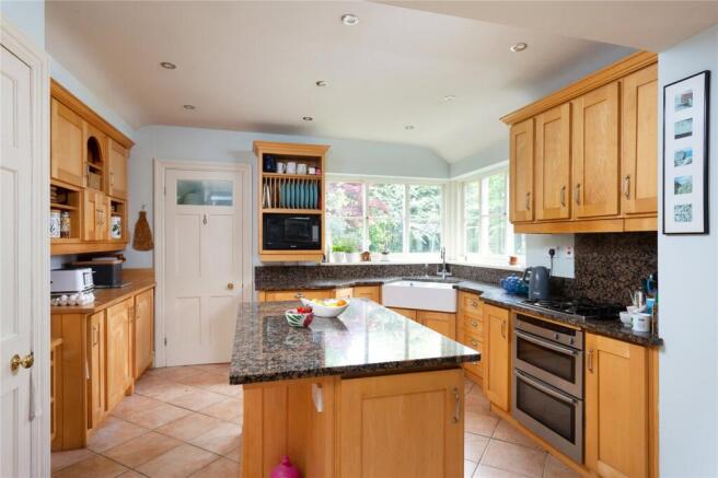 5 bed Semi-Detached for sale Image 4